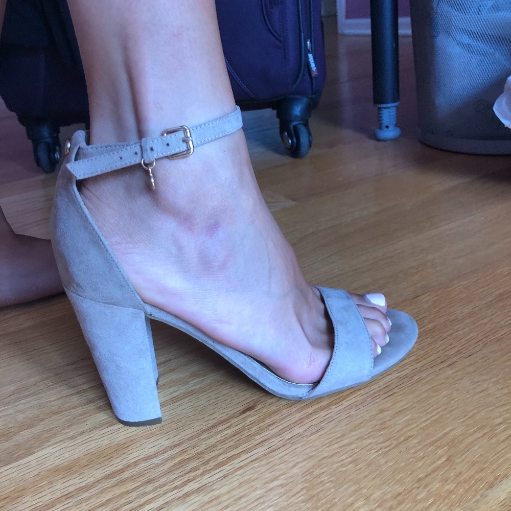 GUESS Beige Heels